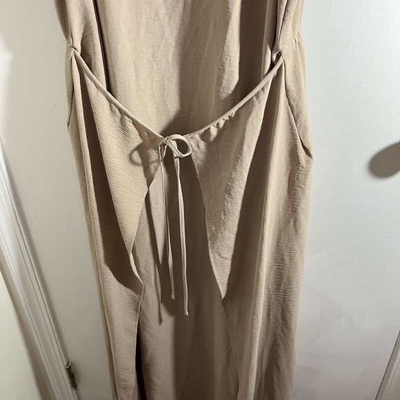 Vince Camuto Beige Sleeveless Dress - Picture 5 of 10